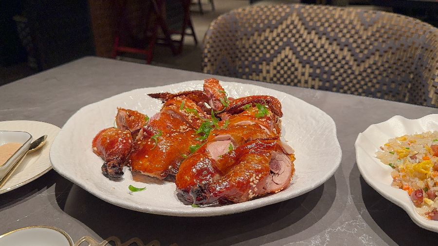 윤기가 흐르는 치킨 요리