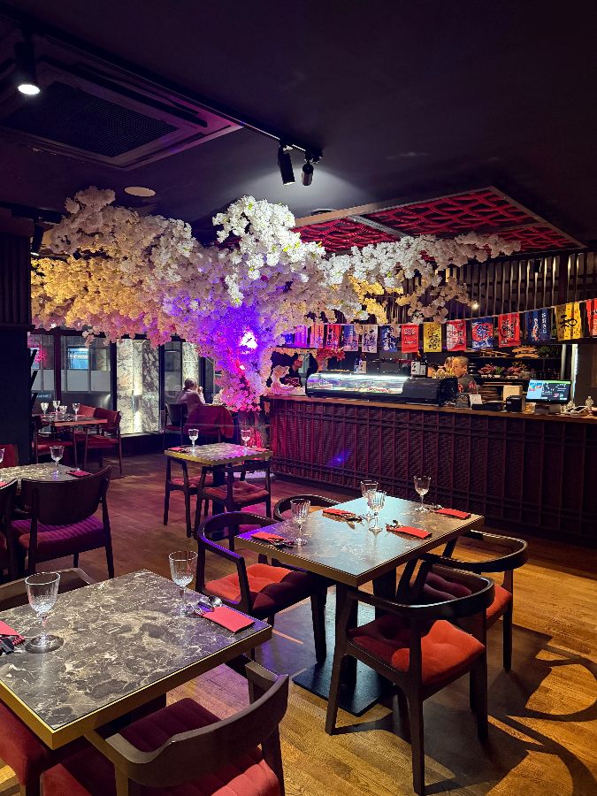 Peony Asian Fusion 내부 인테리어