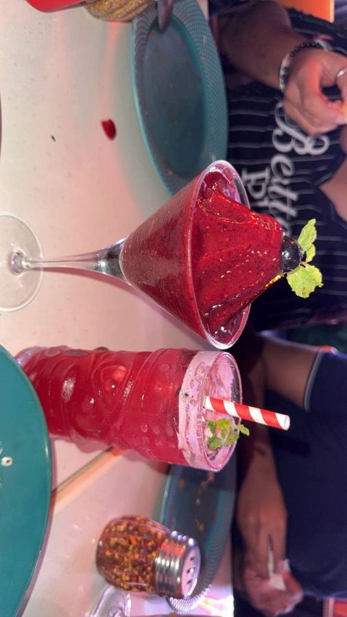 화려한 색감의 음료