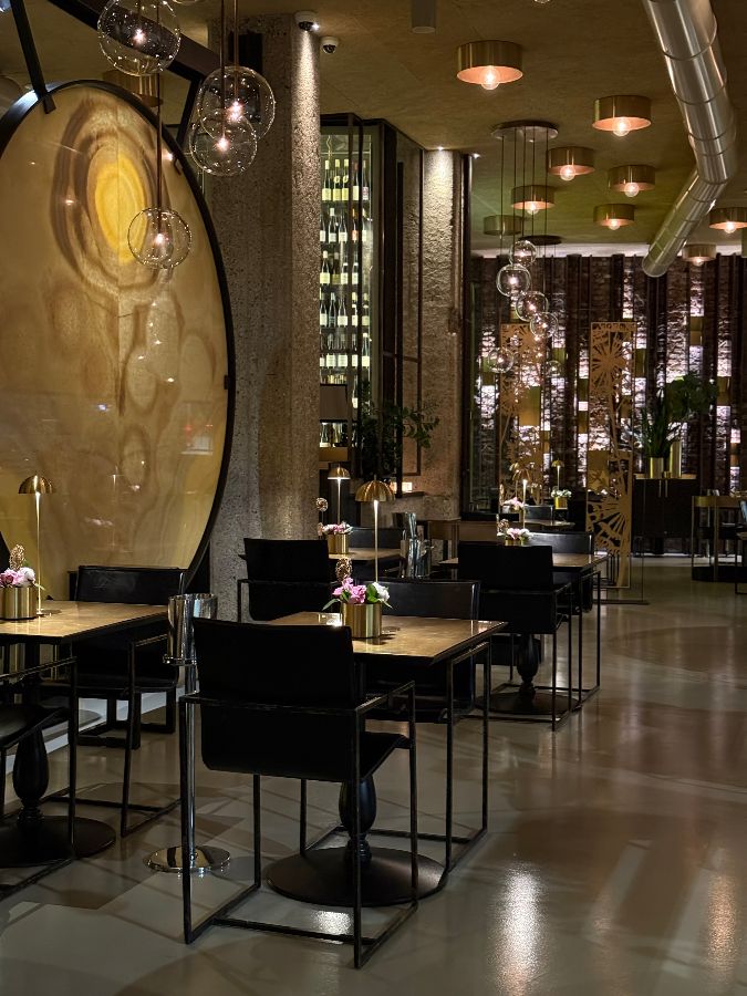 고급스러운 레스토랑 내부