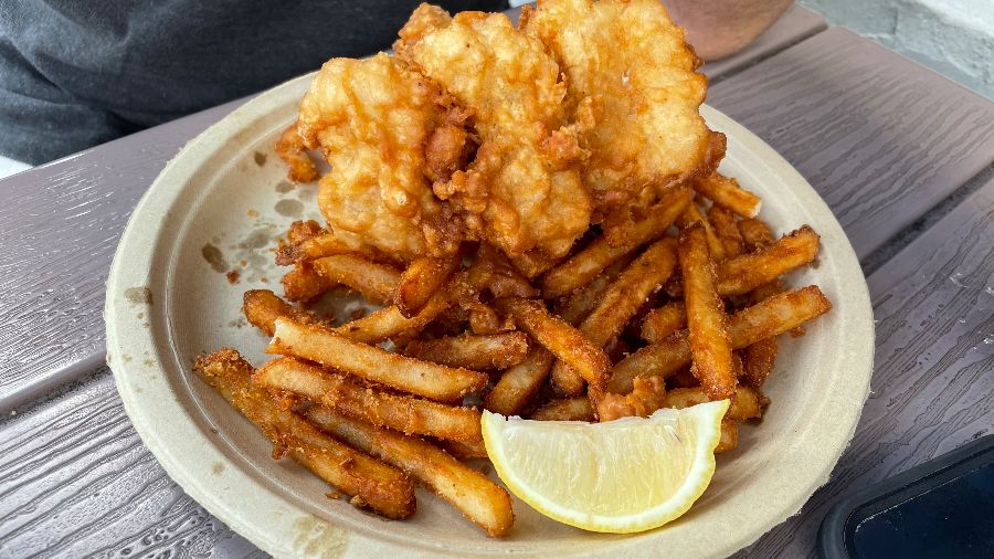 야외 테이블에서 즐기는 풍경