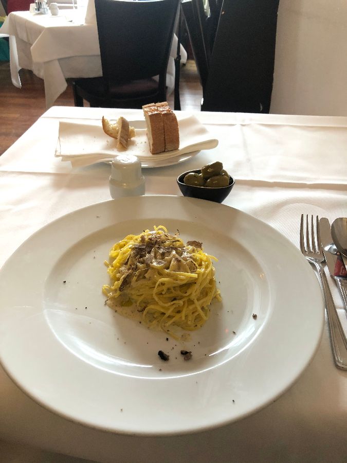 트러플 파스타 한 접시