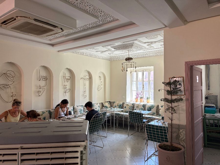 깔끔하고 아늑한 듄 루프탑 실내