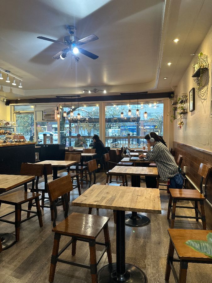 카페 내부 전경