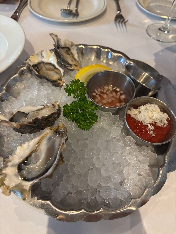 식전 빵과 랍스터 오일