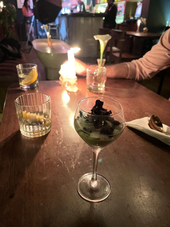 벽에 걸린 그림 액자