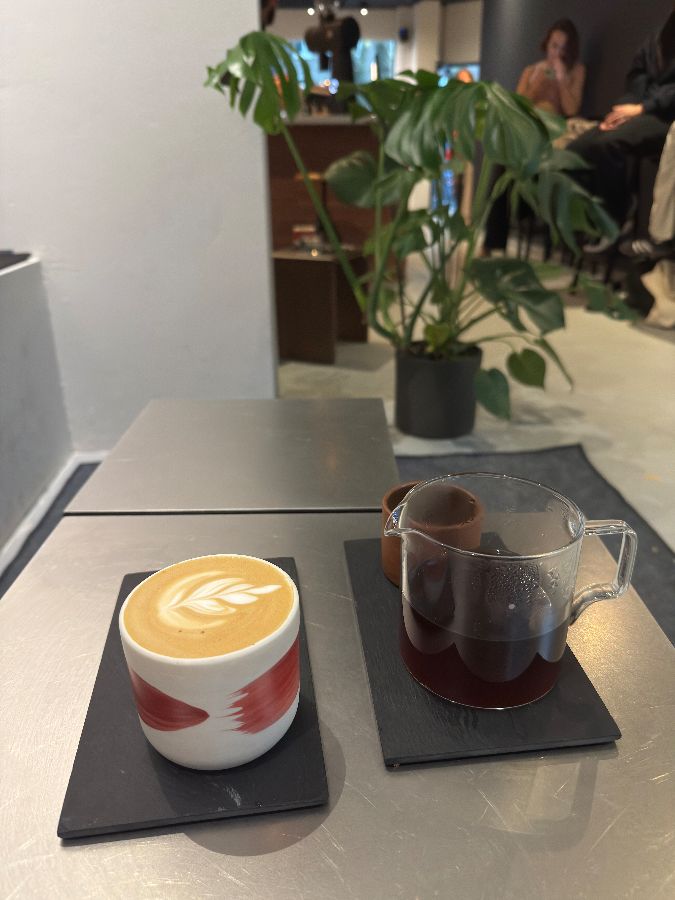 깔끔하게 준비된 필터 커피