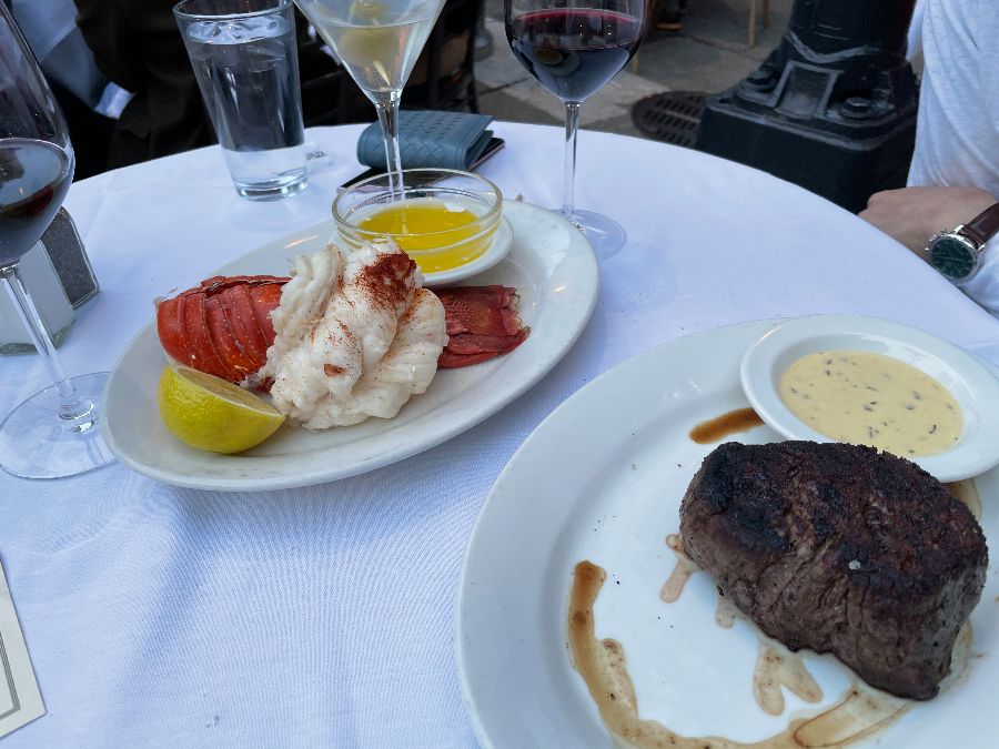 스테이크와 랍스터의 환상적인 조합