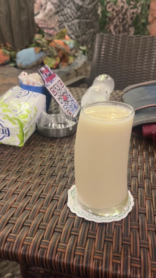 테이블 위에 놓인 음료