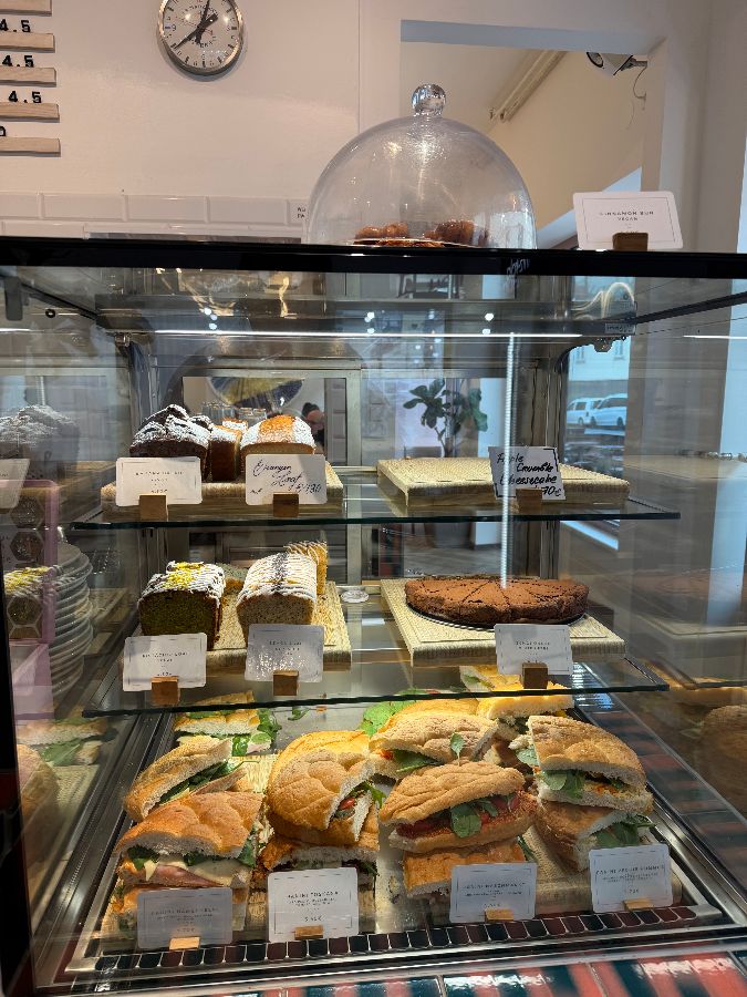 쇼케이스 안의 디저트들