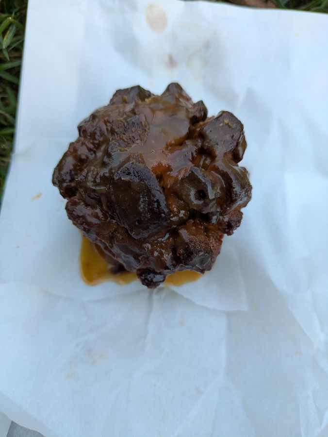 윤기가 흐르는 스티키 토피 푸딩