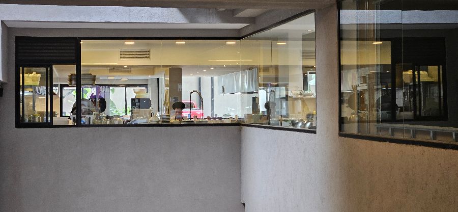 깔끔한 오픈 키친