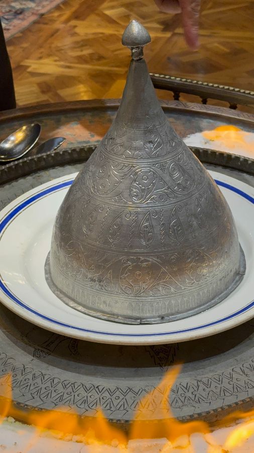 샤 필라프 뚜껑을 여는 모습