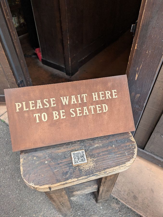 칸티나 마야후엘 입구 안내문