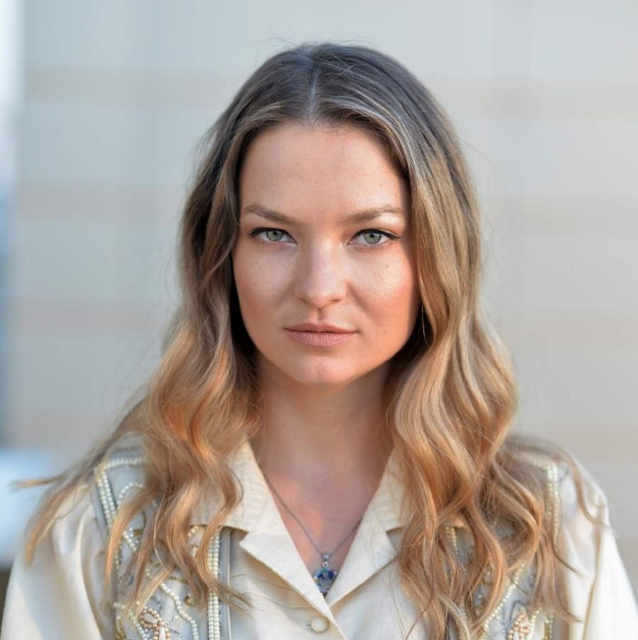 환대하는 직원 캐스