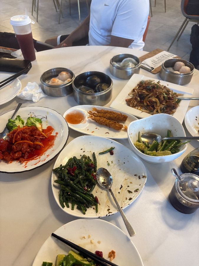 푸짐한 중식 한 상 차림