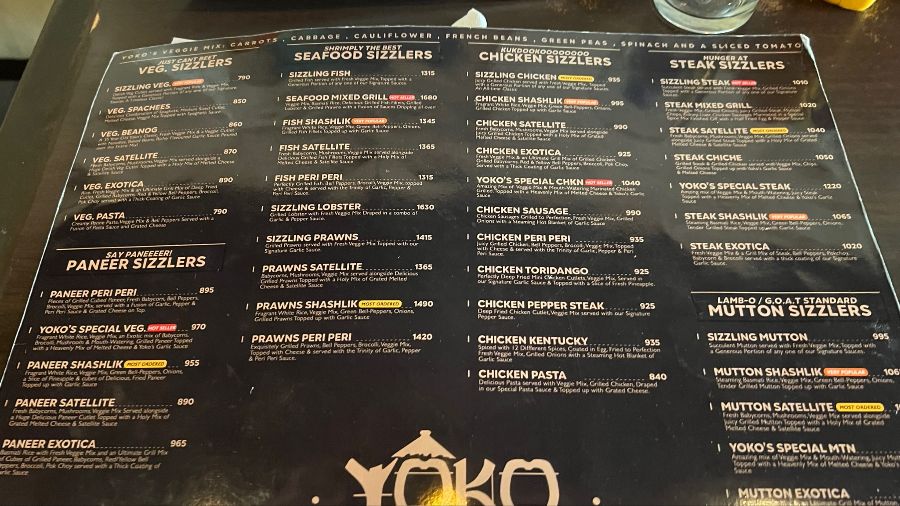 다양한 메뉴를 자랑하는 YOKO Sizzlers 메뉴판