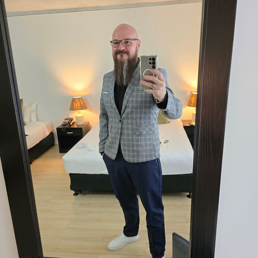 정장을 입은 남자