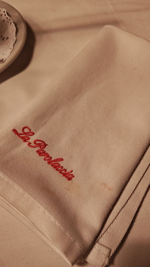 La Parolaccia 로고가 새겨진 냅킨