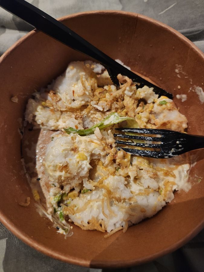 포크로 뜬 볼 메뉴의 모습