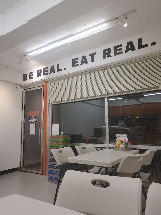 더리얼치즈버거 내부