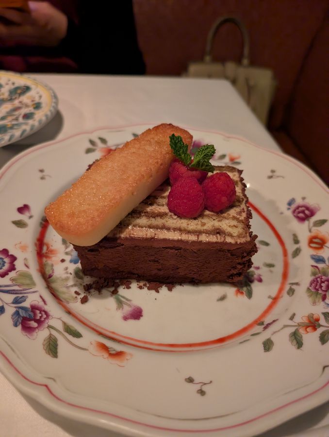 달콤한 디저트와 함께 마무리하는 완벽한 식사