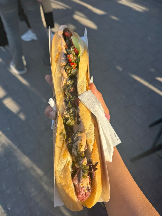 손에 들린 페피토 샌드위치