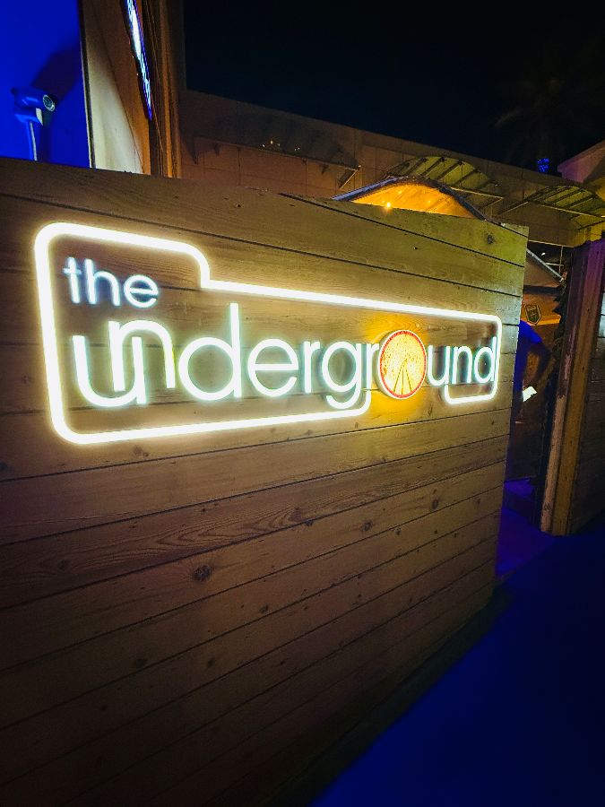 The Unground Pub 간판