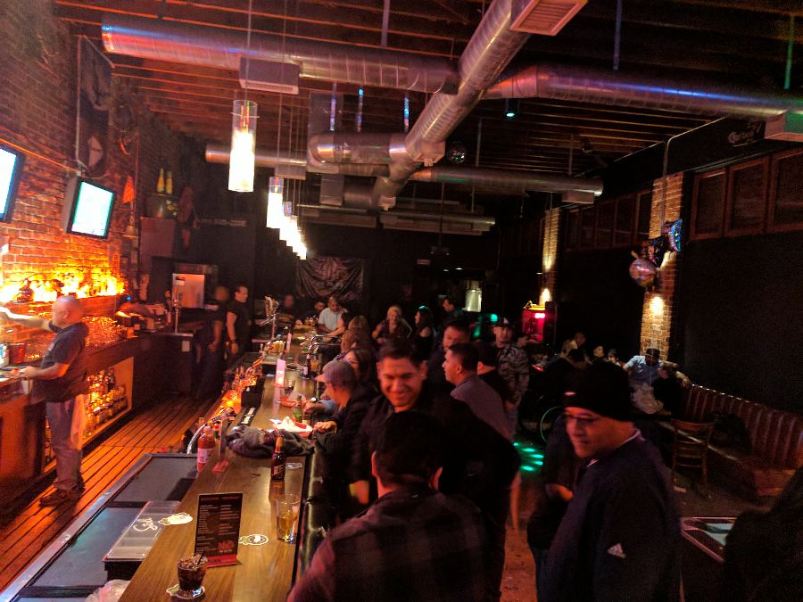 말스 바 내부 전경