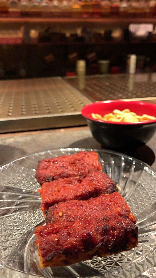 칵테일과 함께 제공되는 안주