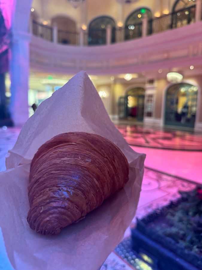 갓 구운 크루아상