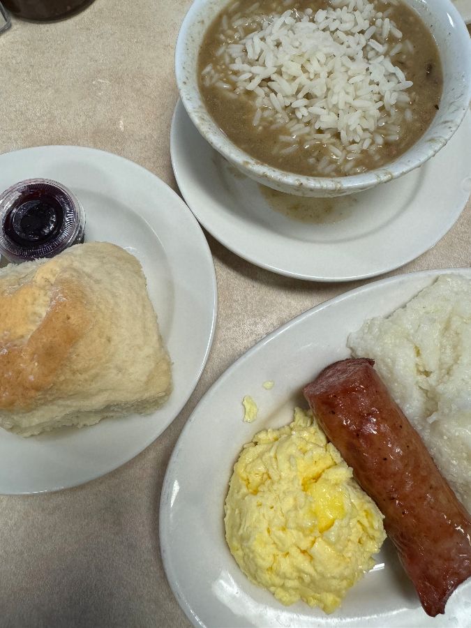 검보, 스크램블 에그, 소시지, 그릿