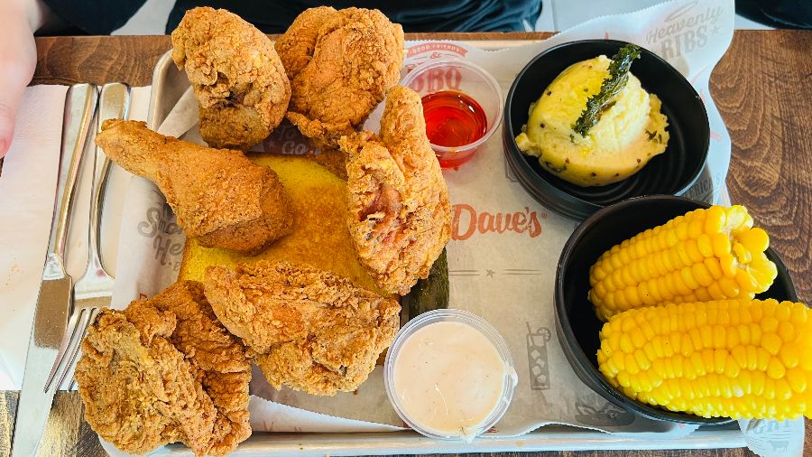 치킨과 사이드 메뉴