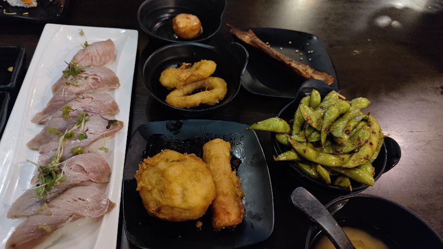 곁들임 메뉴와 스시