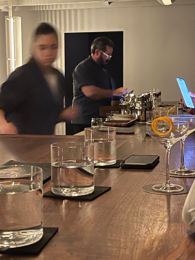 Above Board 바텐더