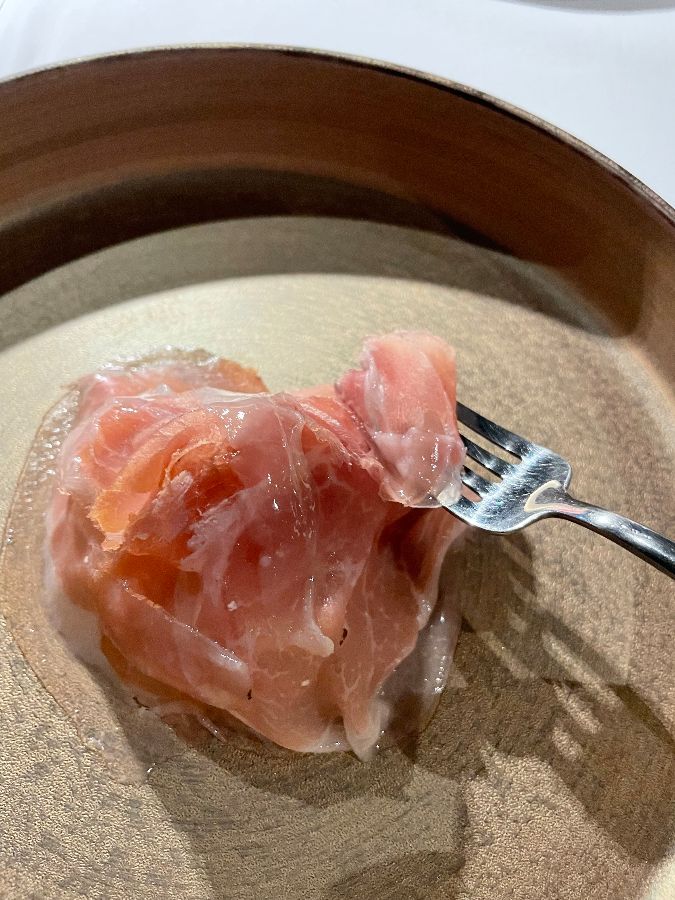 프로슈토를 곁들인 요리