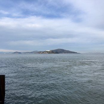 알카트라즈 섬이 보이는 바다 풍경