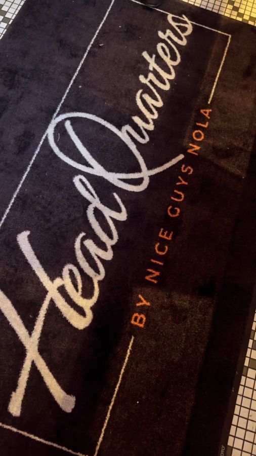 테이블 위에 놓인 음식