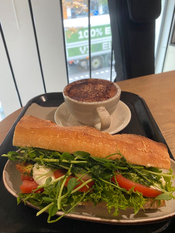 빵과 음료 쇼케이스