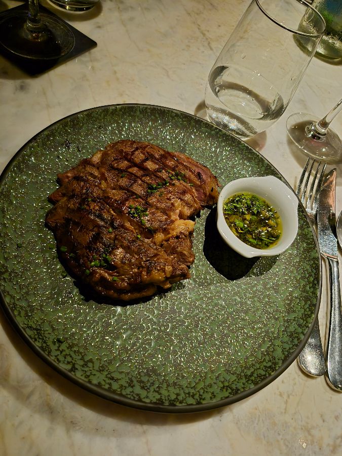 Seen 레스토랑의 와규 버거