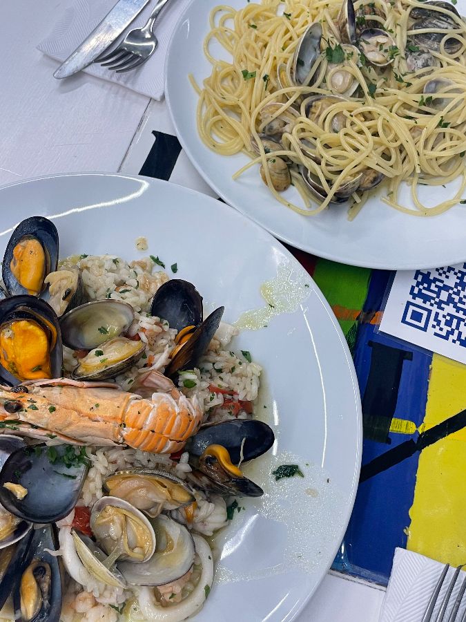 신선한 해산물 파스타와 리조또