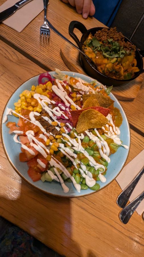 푸짐한 Loco Chicks 음식