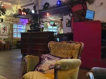 런던 속 시간 여행, 배터시 지역의 숨겨진 펍 맛집 서사시