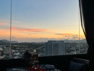 푸껫 야경이 캔버스처럼 펼쳐지는, TWIST 루프탑 바 맛집 기행