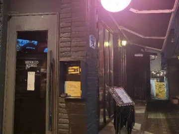 이태원에서 만나는 미국 맛, 네키드윙즈에서 즐기는 버팔로윙 천국