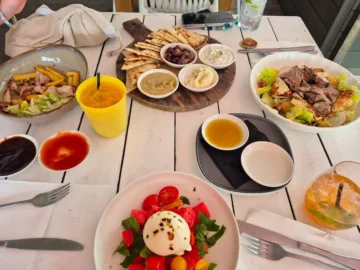 쿨랑가타 해변의 숨겨진 보석, 제니아에서 만나는 황홀한 그리스 맛집 여행