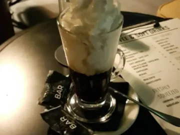 두브로브니크의 밤, 숨겨진 보석 같은 칵테일 맛집 서사