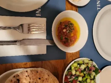 텔아비브의 숨겨진 보석, 진정한 중동의 맛을 담은 맛집 서사