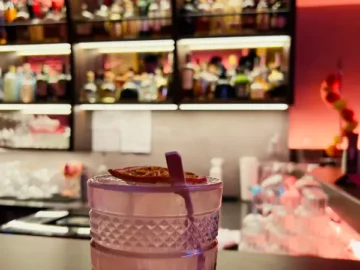 비엔나 밤거리의 오아시스, 젊음과 활기가 넘치는 축구 펍 맛집 탐험기