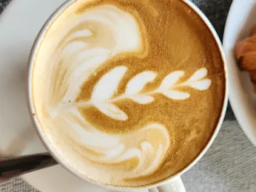 푸껫 올드타운의 달콤한 휴식, 커피 토크에서 맛보는 특별한 하루